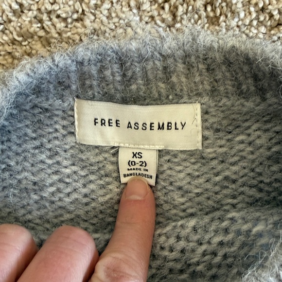 Free Assembly Gray Women's Sweater with Floral Detailing - Picture 5 of 5